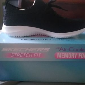 Sketchers memory foam sneakers